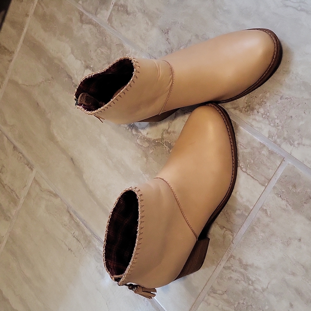 Toms Leila Ankle Bootie Tan Leather Women's size 8